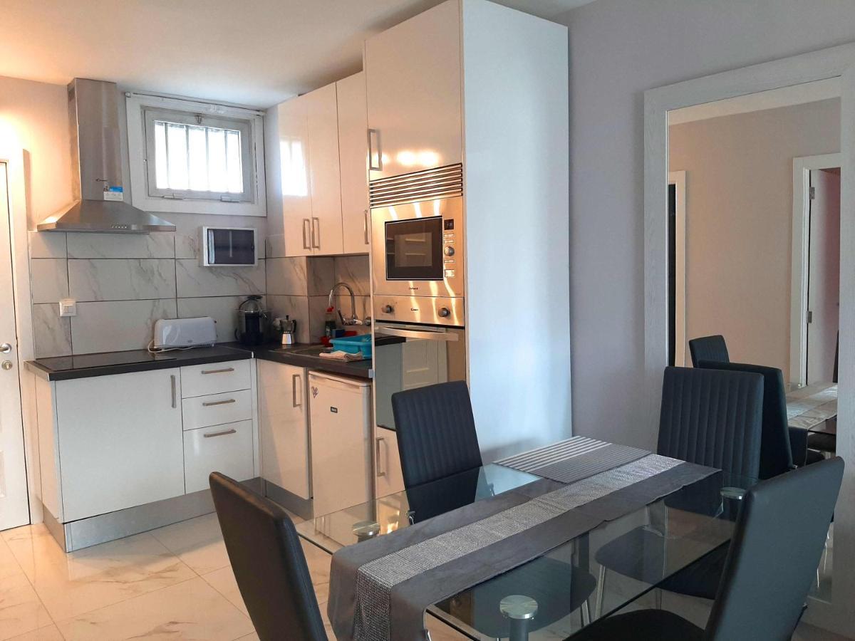 Centrally Located Apartment Close To The Ocean. أرونا المظهر الخارجي الصورة